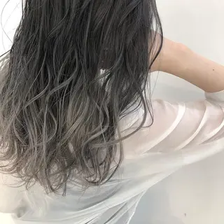 ロング カラー 渡邊 唯のヘアスタイル
