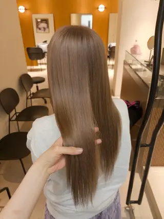 ロング カラー yiye shioriのヘアスタイル