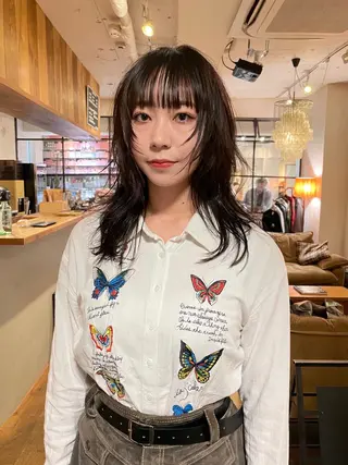 セミロング ファッションに 溶け込むstyleのヘアスタイル