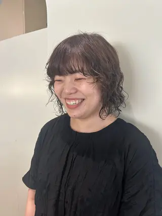 ミディアム パーマ 透明感カラー レイヤー/むつきのヘアスタイル