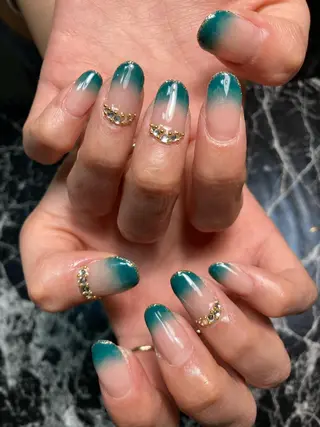 ミディアム ネイル ✴︎ Delightのネイルデザイン