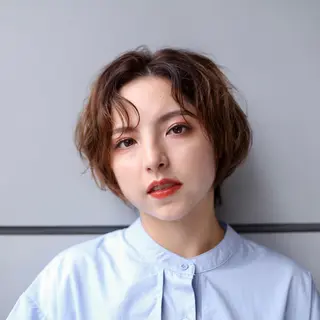 ショート カラー コバヤシ リョウのヘアスタイル