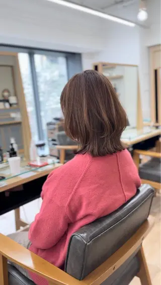 ミディアム カラー パーマ ヘアアレンジ メンズ キッズ ネイル マツエク・マツパ アイブロウ レイヤーカット／顔周 りカット/縮毛矯正のヘアスタイル