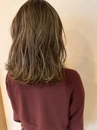ミディアム Lit.豊橋 夏目のヘアスタイル