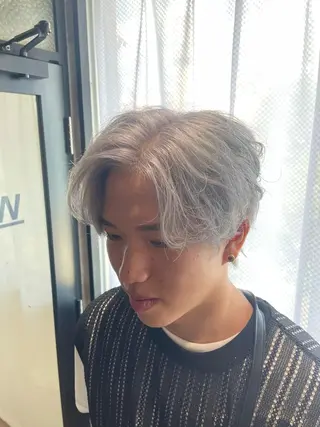 カラー メンズ _WHITE / KENTOのヘアスタイル