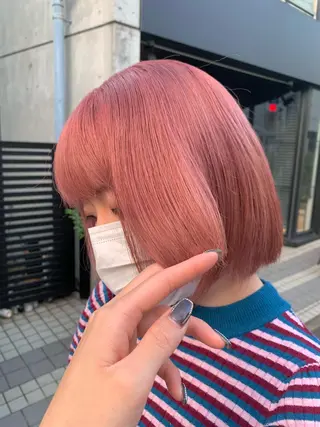 ミディアム 淡いハイトーンカラー レイヤーカットゆうかのヘアスタイル