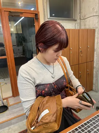 カラー カリン/ カット・ブリーチのヘアスタイル