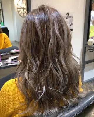 ミディアム カラー UMEDA FIGAROのヘアスタイル