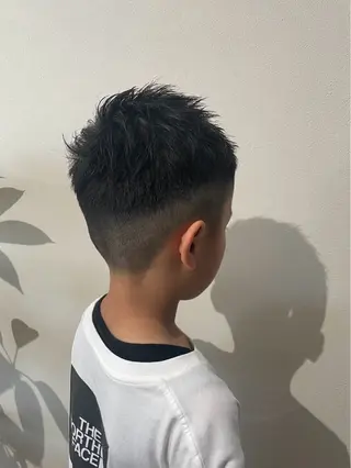 キッズ Re room. 女性スタイリストのヘアスタイル