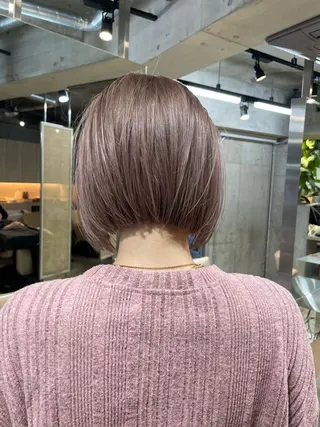 ショート カラー ネイル マツエク・マツパ アイブロウ ⭐ハイトーンブリーチ ミルクティーピンクのヘアスタイル