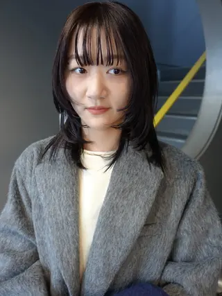 ミディアム カラー 💓パーマ，💗 レイヤーカットのヘアスタイル