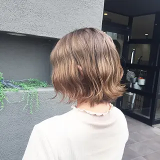 ミディアム maco 艶感ハイトーン🦋のヘアスタイル