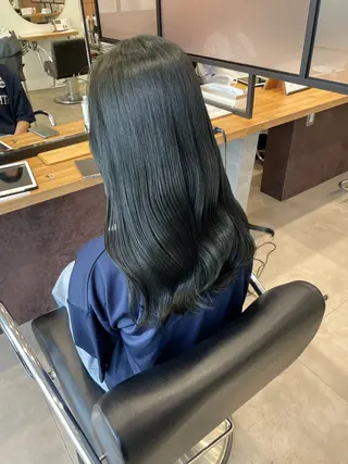 セミロング 佐藤 由依/水光カラーのヘアスタイル