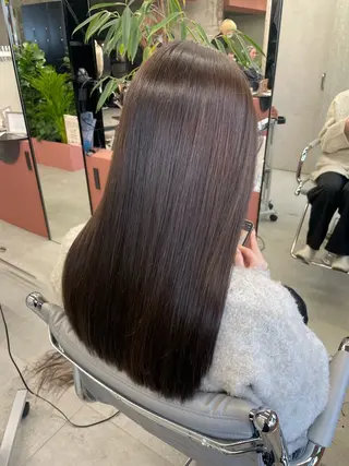 ロング MIFA レイヤー／パーマのヘアスタイル