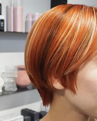 カラー 🎀ボブ+ハイトーン シュカ👶🏻のヘアスタイル