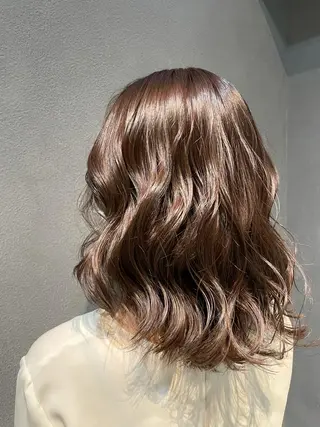 ミディアム 🩶EM ILY🩶のヘアスタイル