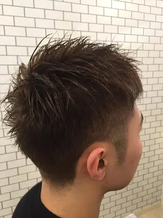 ショート カラー .HIROSHI .のヘアスタイル