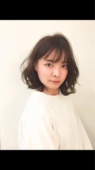 ミディアム カラー 稲田 結衣夏のヘアスタイル