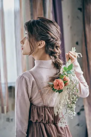 ミディアム カラー ヘアアレンジ 仲間 菜々世のヘアスタイル