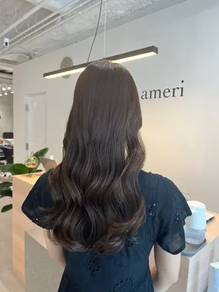 ロング カラー 吉田 美咲のヘアスタイル