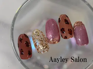ミディアム カラー ネイル Aayley アイリ―サロンのネイルデザイン