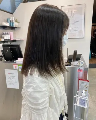 ミディアム カラー オリーブ/アッシュ やわらか透明感カラーのヘアスタイル