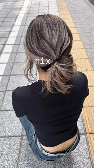 セミロング カラー 🍓ハイトーンカラー 🎀nene🍓のヘアスタイル