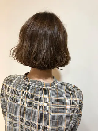 ショート カラー MIOベージュカラー 柔らかいカラーのヘアスタイル