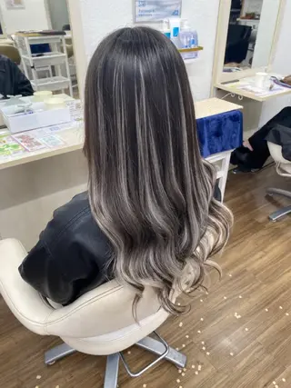 ロング GLOSS 心斎橋 山上のヘアスタイル