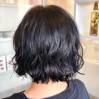 ミディアム パーマ 小野 茉奈美のヘアスタイル