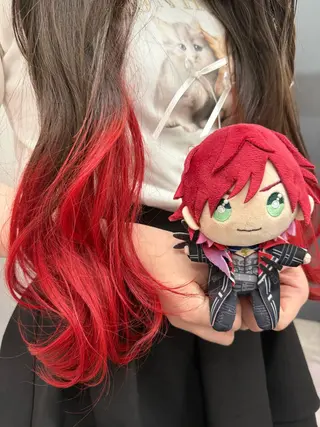 セミロング カラー インナーカラー 推し ブリーチ 髪質改善のヘアスタイル