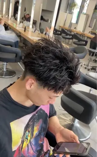パーマ メンズ センターパート/フェ ザー🔥SHUYAのヘアスタイル