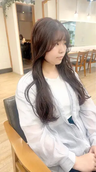 セミロング カラー パーマ ヘアアレンジ メンズ キッズ ネイル マツエク・マツパ アイブロウ レイヤーカット／顔周 りカット/縮毛矯正のヘアスタイル