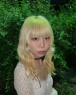 セミロング カラー いもの こはるのヘアスタイル