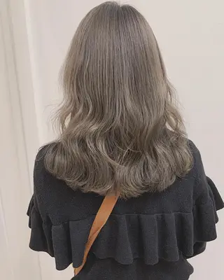 ミディアム カラー ネイル マツエク・マツパ ハイトーンボブ 前田 表参道 グレージュのヘアスタイル