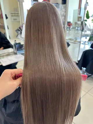 ロング カラー ハイトーン/ブリーチ Nozomiのヘアスタイル
