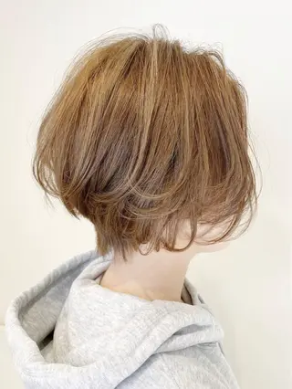 ショート カラー ボブ・レイヤーカット 吉敷航一のヘアスタイル