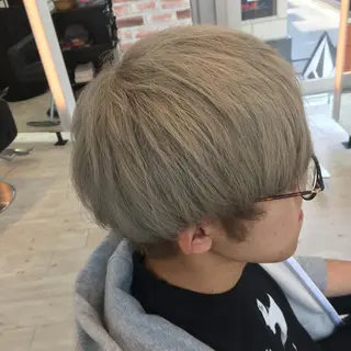 ショート カラー 井手 孔介のヘアスタイル
