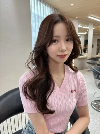 ロング RYOTA レイヤー 中明度カラー/縮毛のヘアスタイル