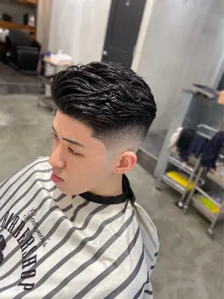 ショート ⚡メンズパーマフ ェードカットTomyのヘアスタイル