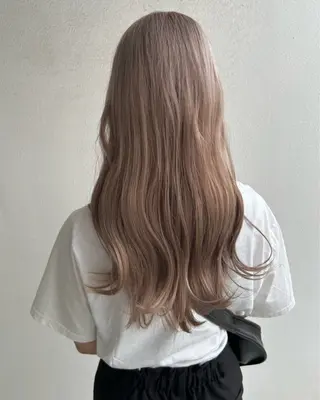 セミロング あべ しおりのヘアスタイル