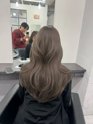 ロング レイヤー・ブリーチ kiyotoshiのヘアスタイル