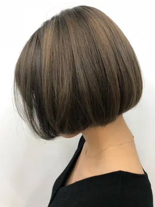 ショート カラー 白髪ぼかしハイライト めさきすずなのヘアスタイル