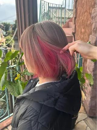 ミディアム カラー 岡村 莉穂のヘアスタイル