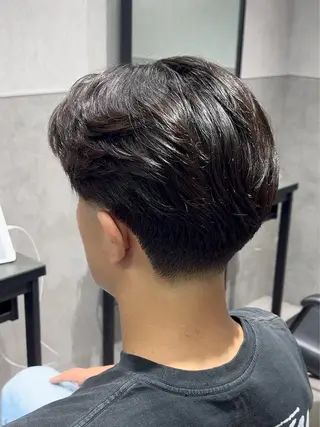 ショート メンズ 【シャドウパーマ センターパート】義心のヘアスタイル