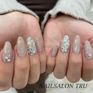 ネイル 𝐼𝑁𝑂𝑈𝐸 𝑀𝐼𝐴のネイルデザイン