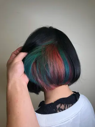 ショート カラー 秋野 睦実のヘアスタイル
