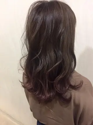 ロング カラー 磧本 祐里恵のヘアスタイル