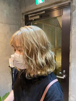 カラー 透明感ブリーチ ハイトーンウエダのヘアスタイル