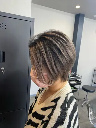 ショート maco 艶感ハイトーン🦋のヘアスタイル